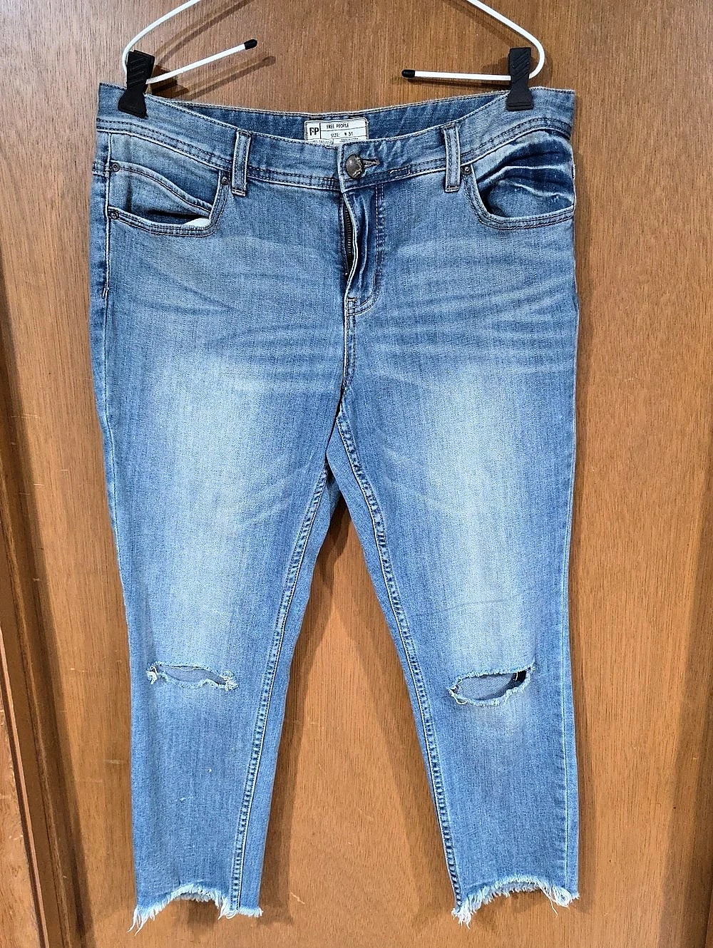 Free People Distressed Skinny Jeans in Blue Size 31